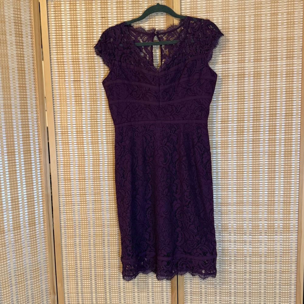 Adrianna Papell Purple Lace Sheath Dress Cap Sleeve V-Neck Cocktail Size 6